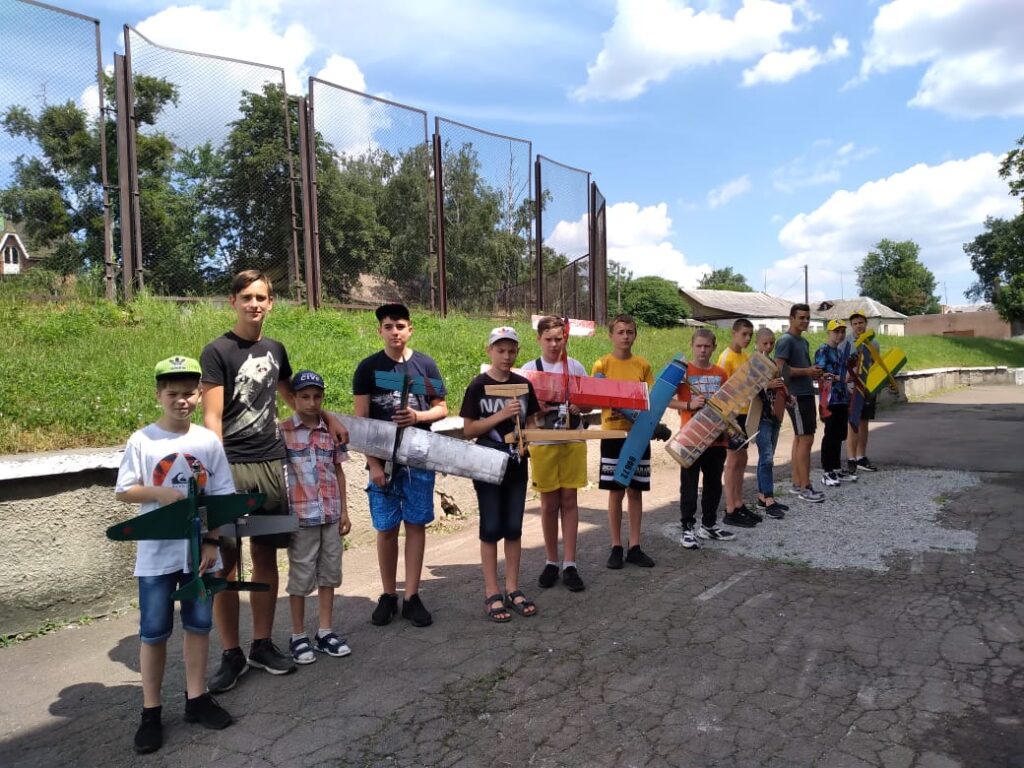 30 червня обласним Центром дитячої та юнацької творчості було проведено III етап Всеукраїнського відкритого заходу з авіамодельного спорту