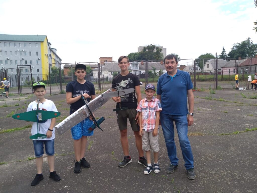 30 червня обласним Центром дитячої та юнацької творчості було проведено III етап Всеукраїнського відкритого заходу з авіамодельного спорту
