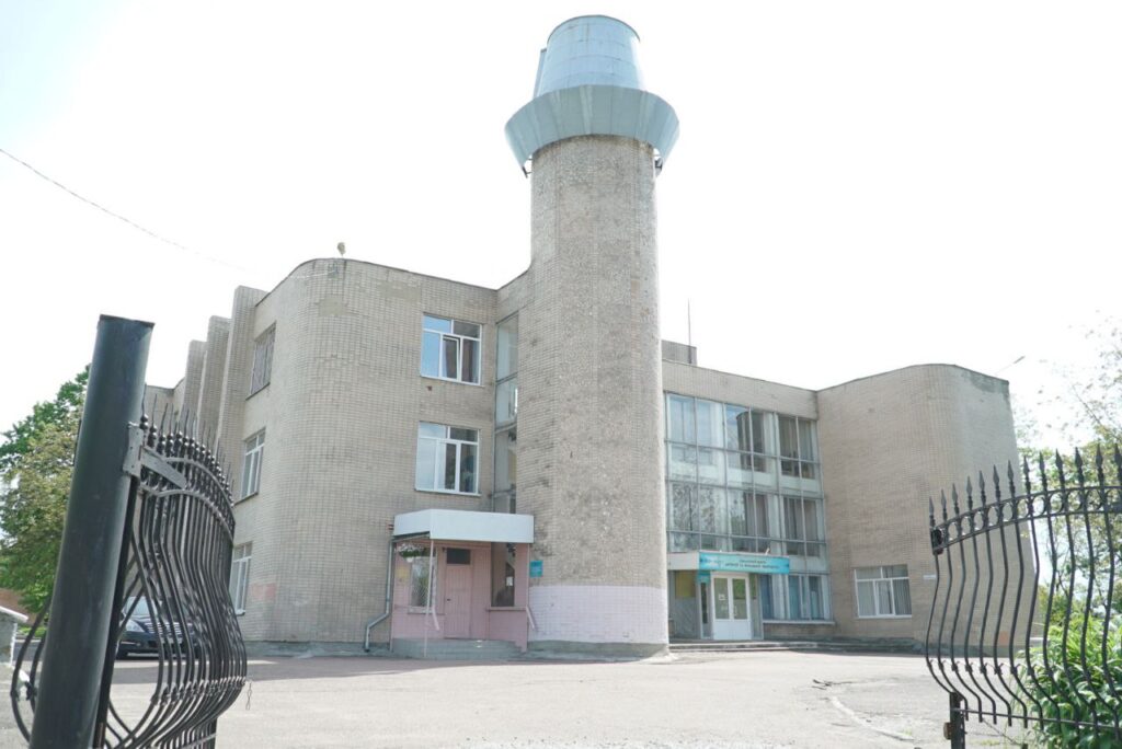 У обласному Центрі дитячої та юнацької творчості відчинені двері усіх творчих лабораторій та виставок для дітей пришкільних оздоровчих таборів міста Житомира