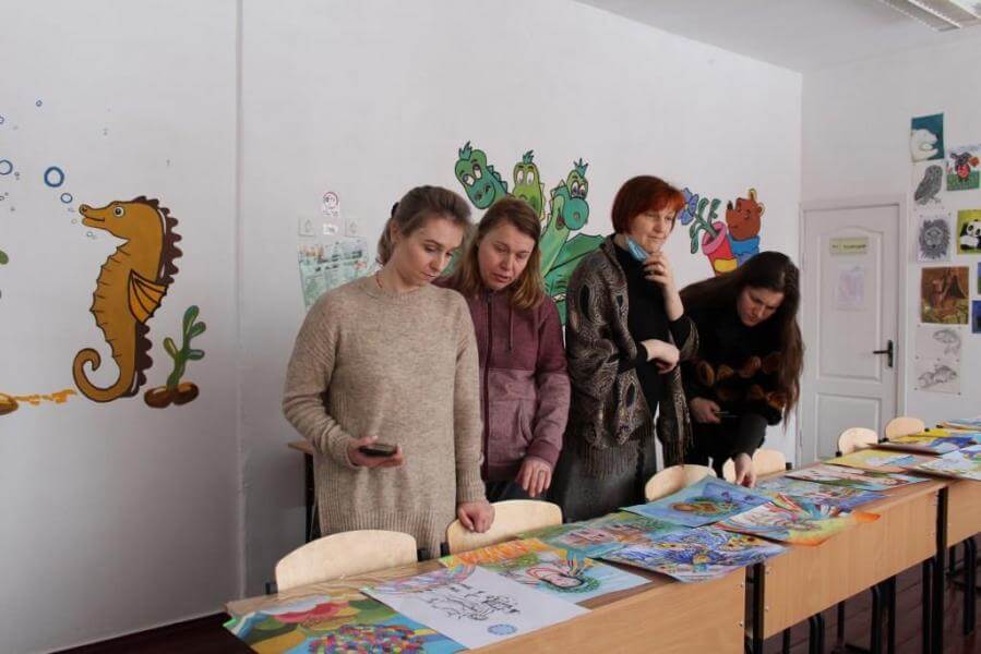 Чарівний пензлик малює дитячий світ