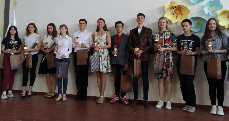 Нагородження переможців ІІ етапу – учасників ІІІ етапу Всеукраїнського конкурсу-захисту науково-дослідницьких робіт учнів-членів Малої академії наук України