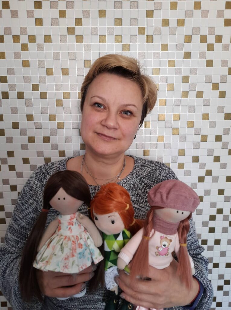 Талановита майстриня Оксана Федорчук провела майстер-клас із виготовлення авторської ляльки